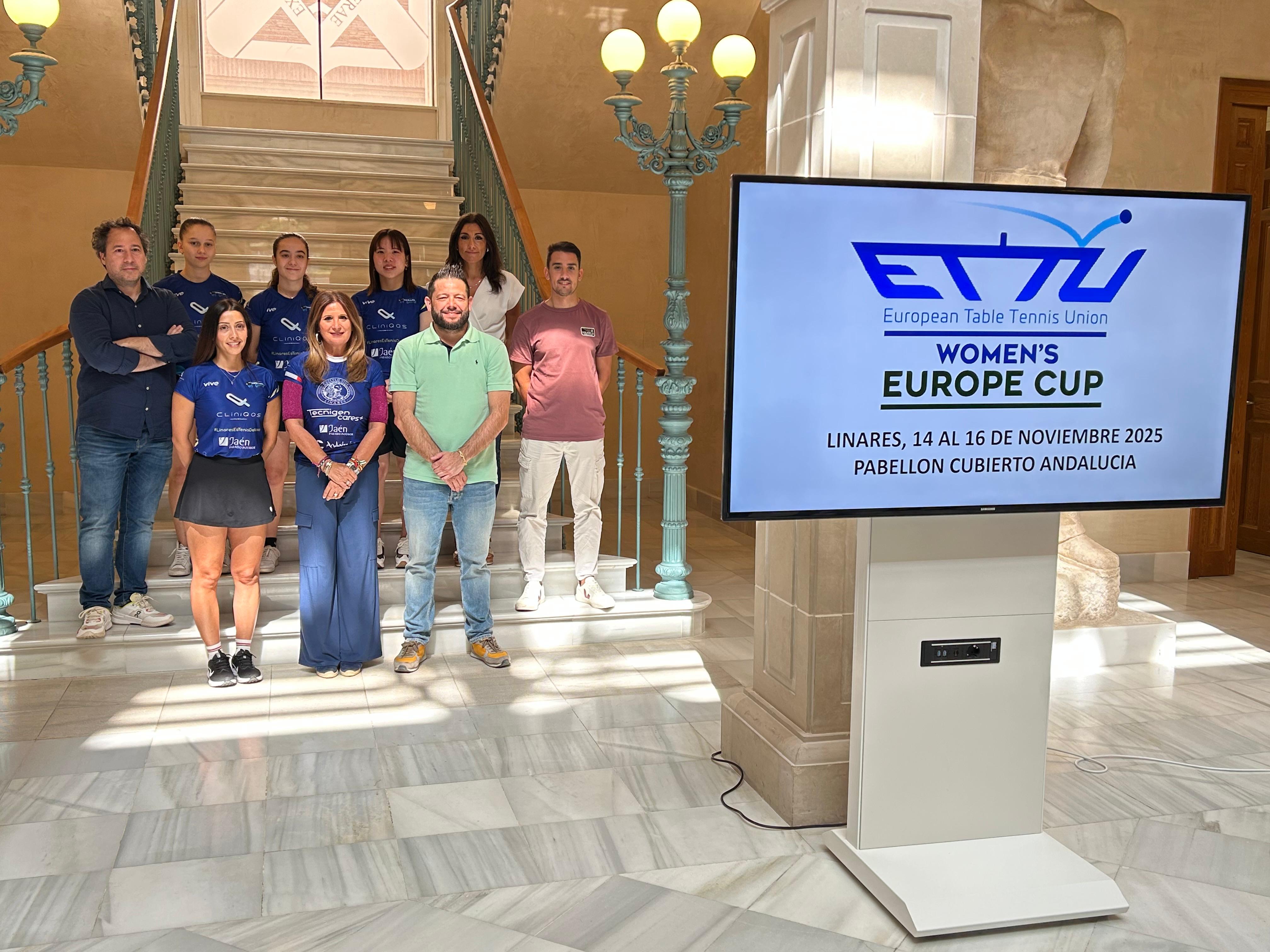 Encuentro entre responsables municipales e integrantes de la familia del Tenis de Mesa en la ciudad.