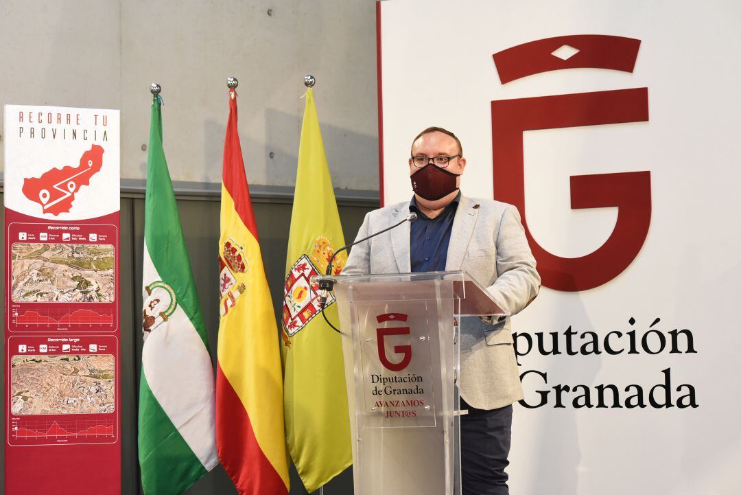 El diputado de Deportes de la Diputación de Granada, Manuel Guirado, presenta los programas deportivos &#039;anticovid&#039;