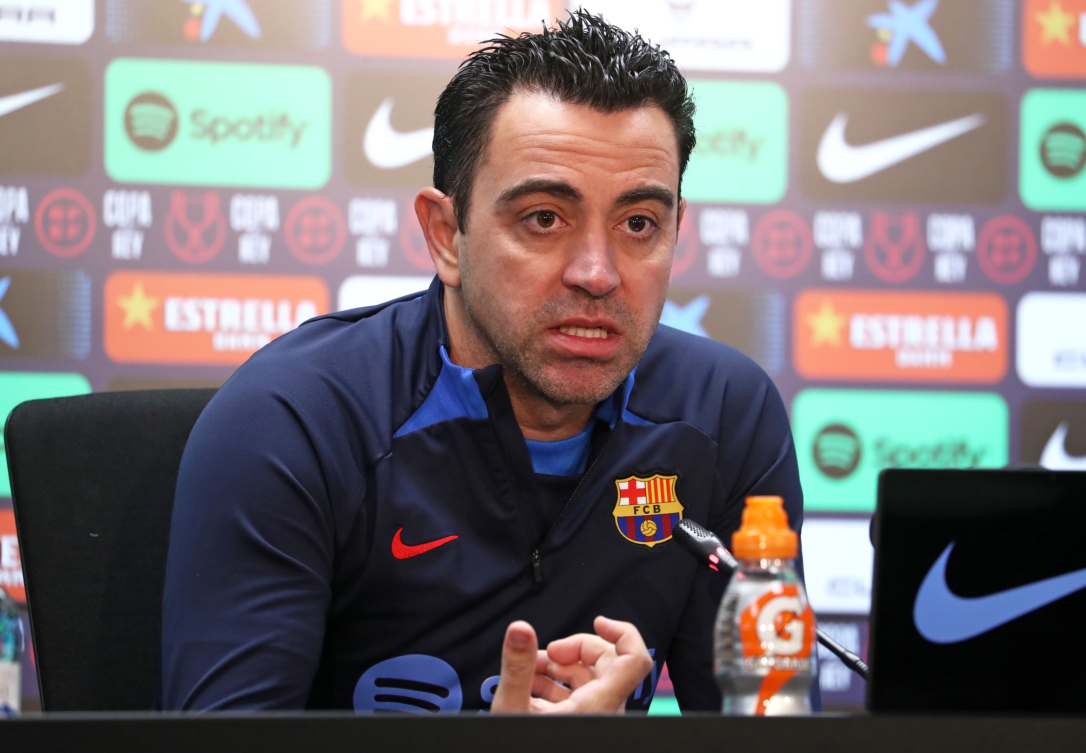 Xavi Hernandez en sala de prensa.