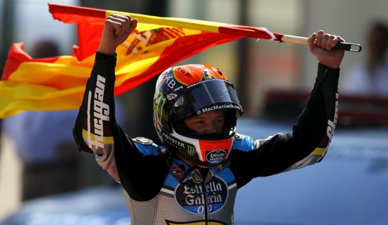 Tito Rabat celebrando su victoria en el GP de Aragón