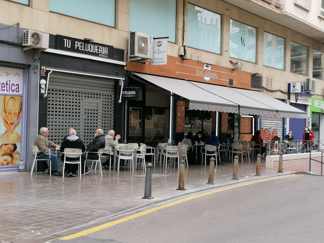 Terraza de un bar en València el día 1 de marzo, cuando se reabrió la hostelería