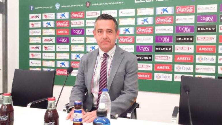 El presidente del Elche C.F. Diego García en la Sala de Prensa del estadio Martínez Valero