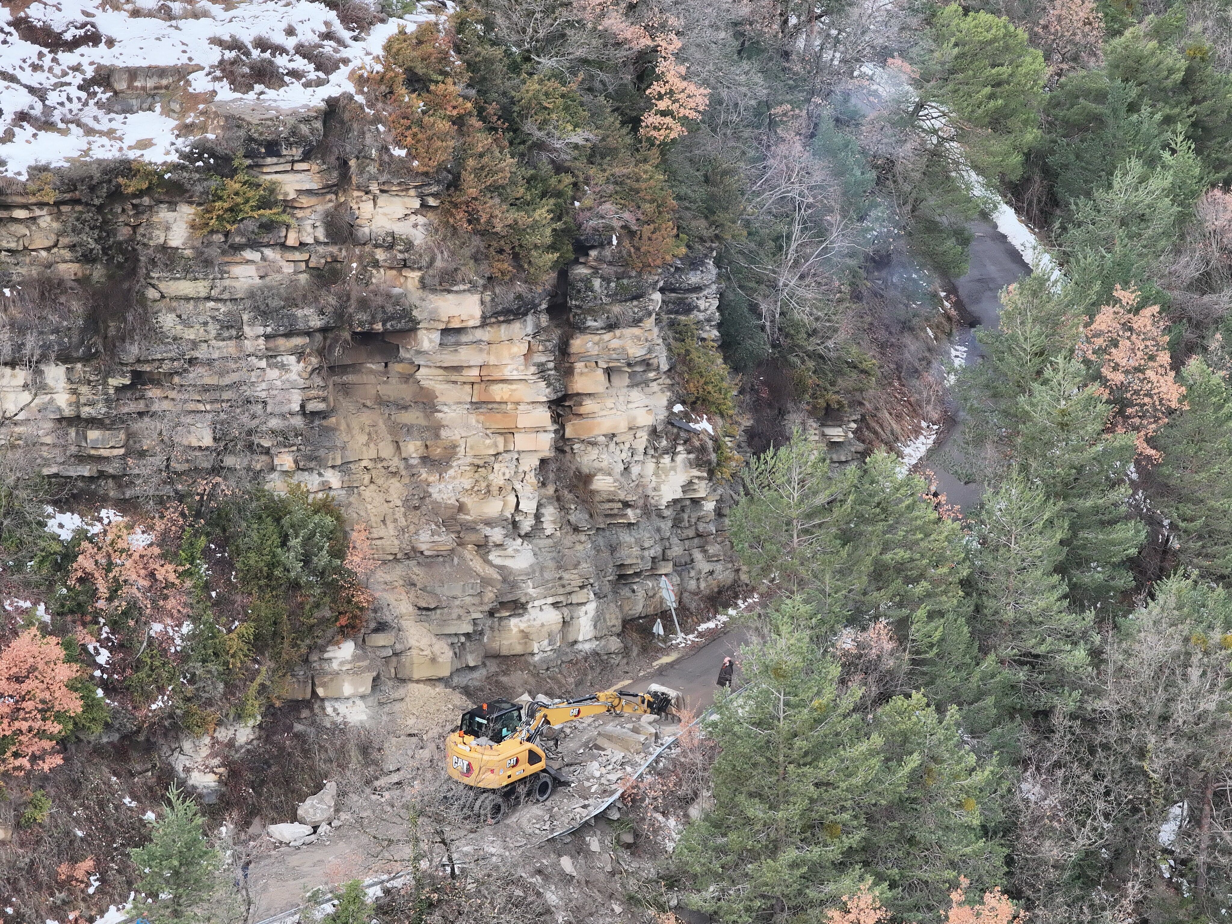 Primeros trabajos en la carretera de acceso a Bergua