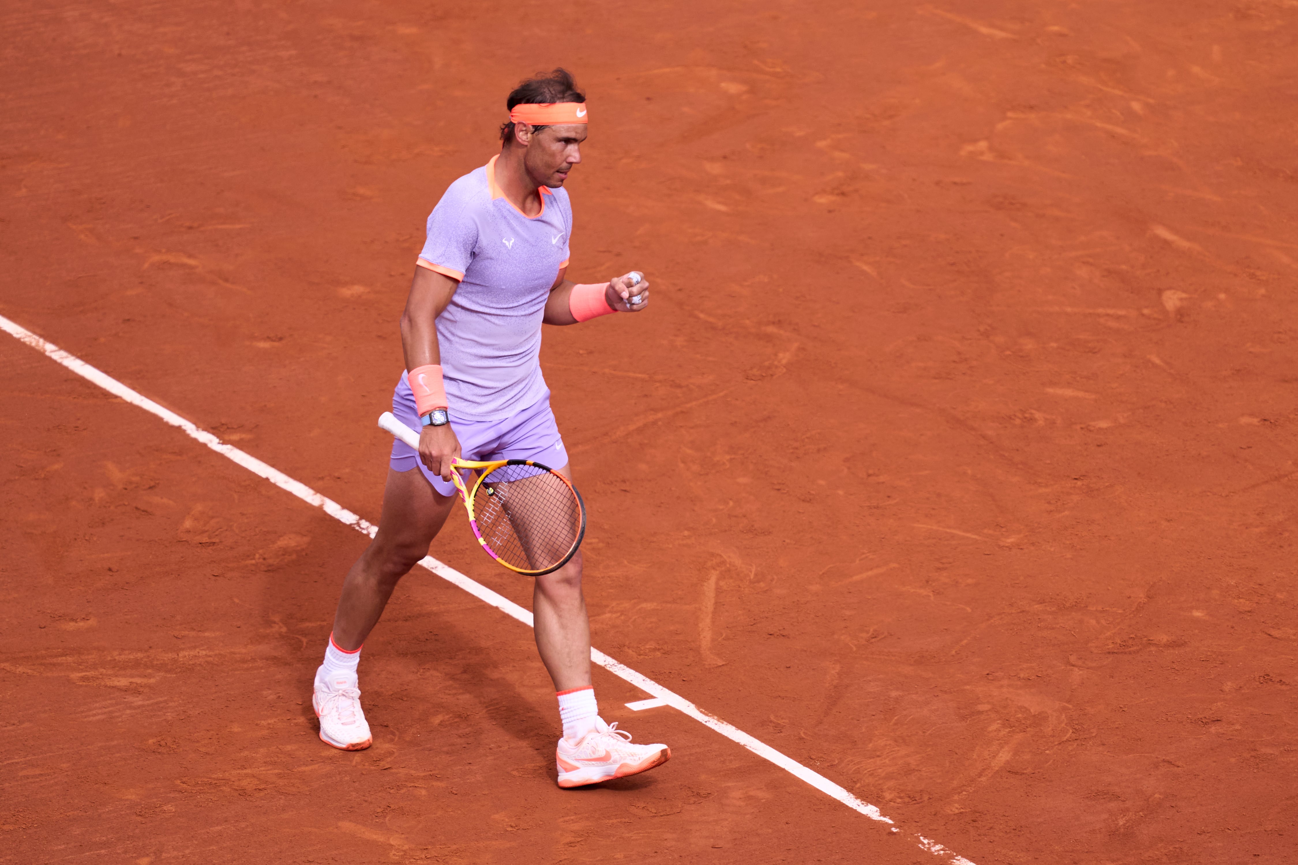 Rafa Nadal aprieta el puño en su partido de segunda ronda en el Conde de Godó ante el australiano Álex de Miñaur