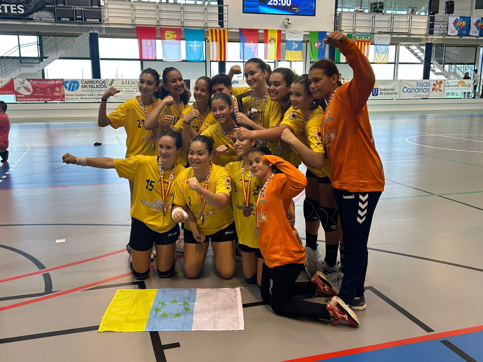 Las jugadoras infantiles del Lanzarote Puerto del Carmen.