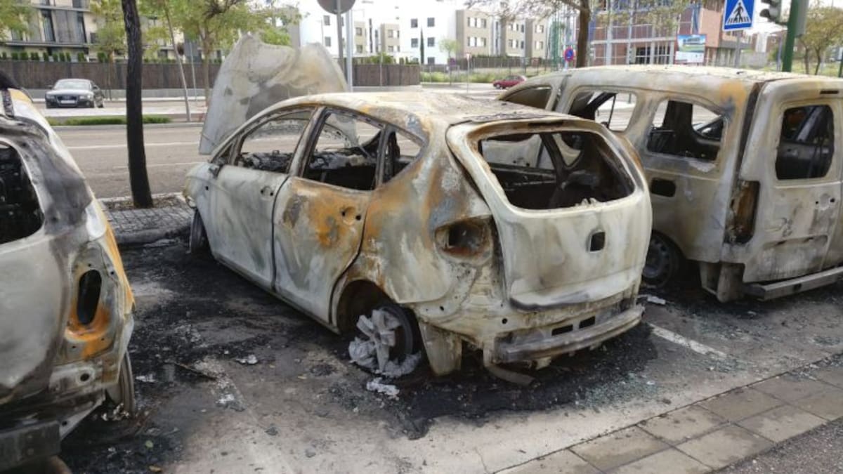 Así han quedado los coches afectados por el fuego en La Arruzafilla