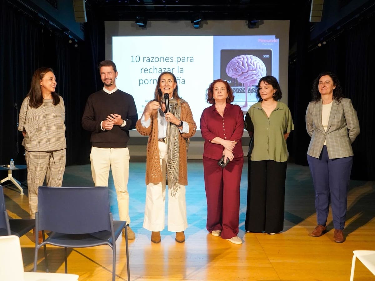 11 centros educativos de Santander participan en el programa de prevención del consumo de pornografía