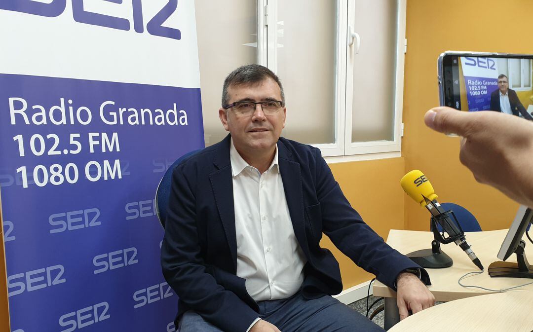 El candidato al Congreso por el PSOE José Antonio Montilla en Radio Granada