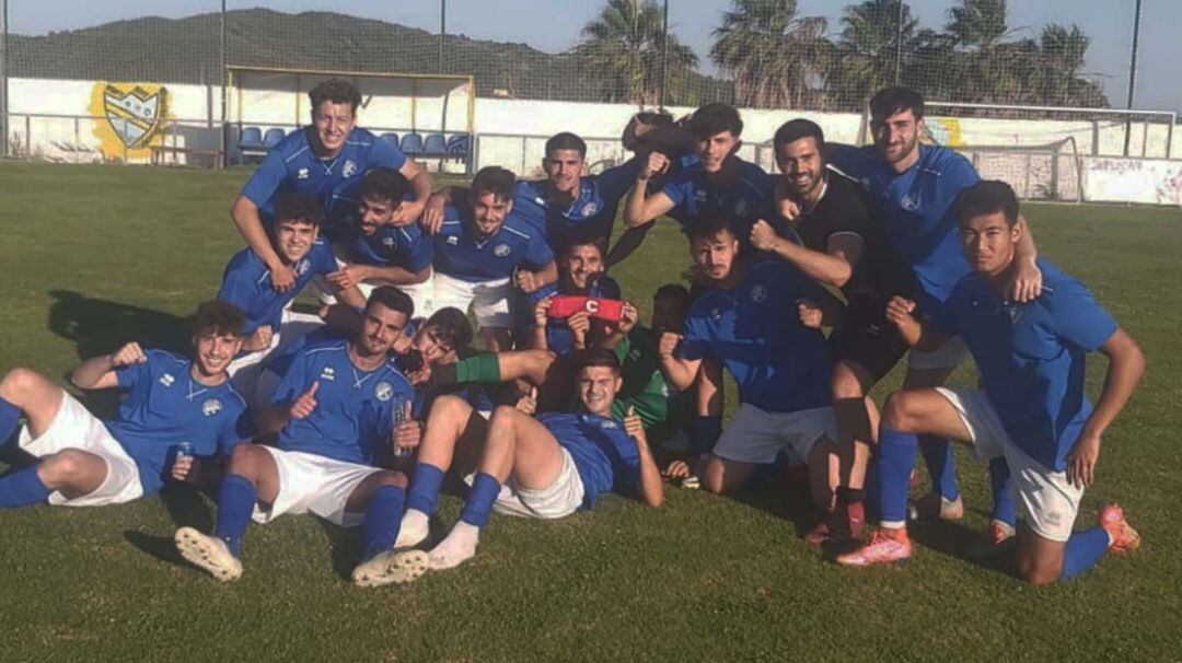 Jugadores del filial tras el partido  