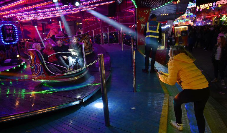 Ambiente nocturno en una feria