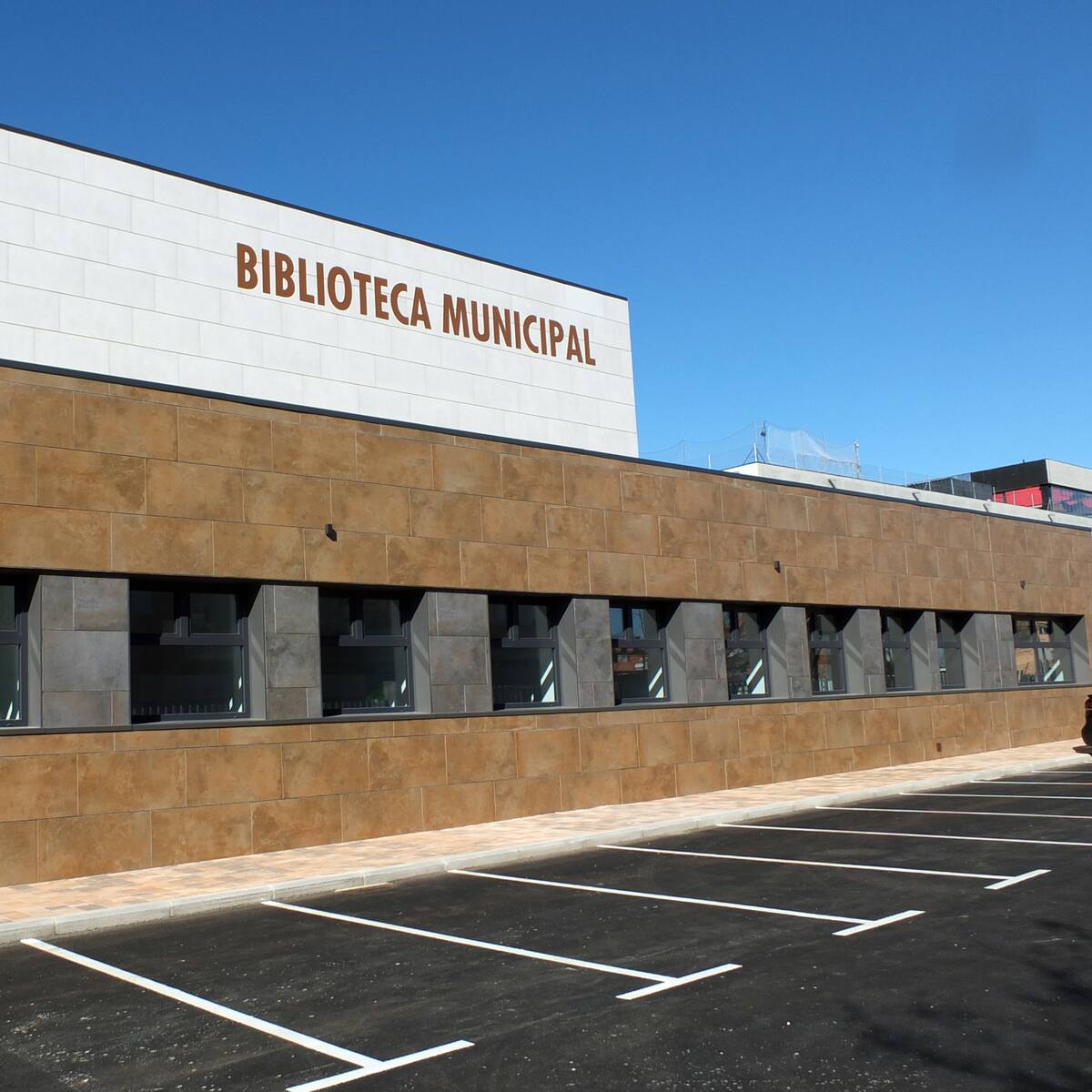 La Biblioteca de Paracuellos de Jarama no penalizará las devoluciones hasta el cambio de sede