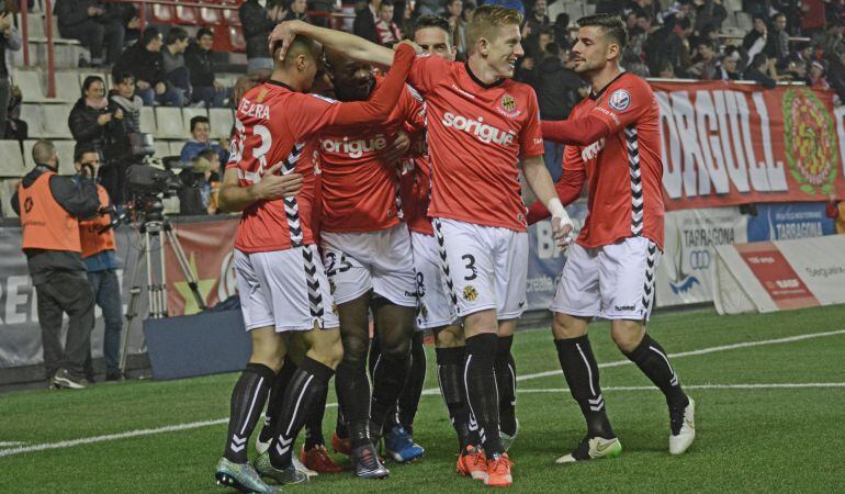Els jugadors del Nàstic celebren el primer gol contra l'Almeria.