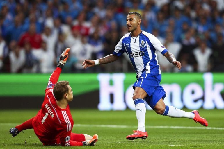 Quaresma fue la gran figura del Oporto con sus dos goles.