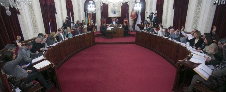 Pleno municipal con todos los partidos 