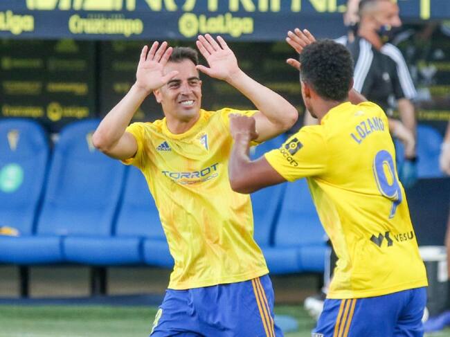Jurado celebra el gol anotado por el Choco Lozano