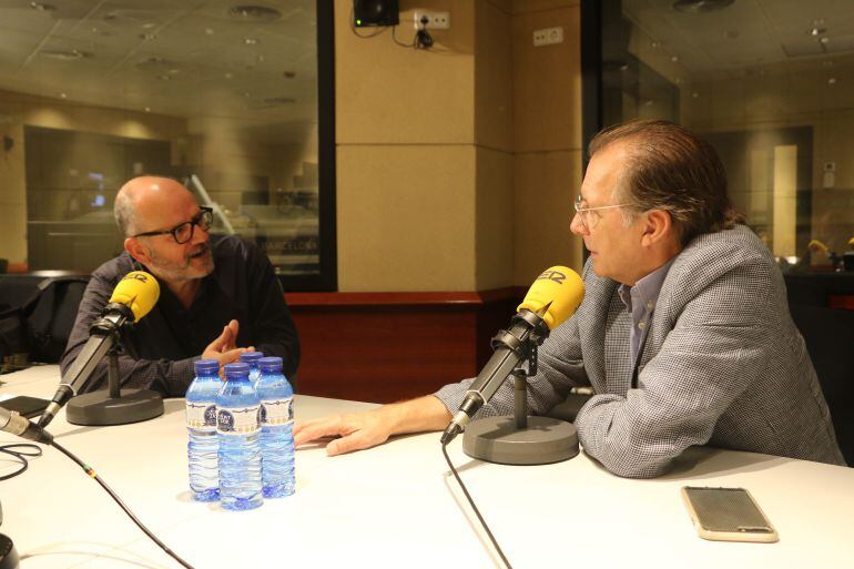 Ramon Besa i Toni Bové, als estudis de Ràdio Barcelona.