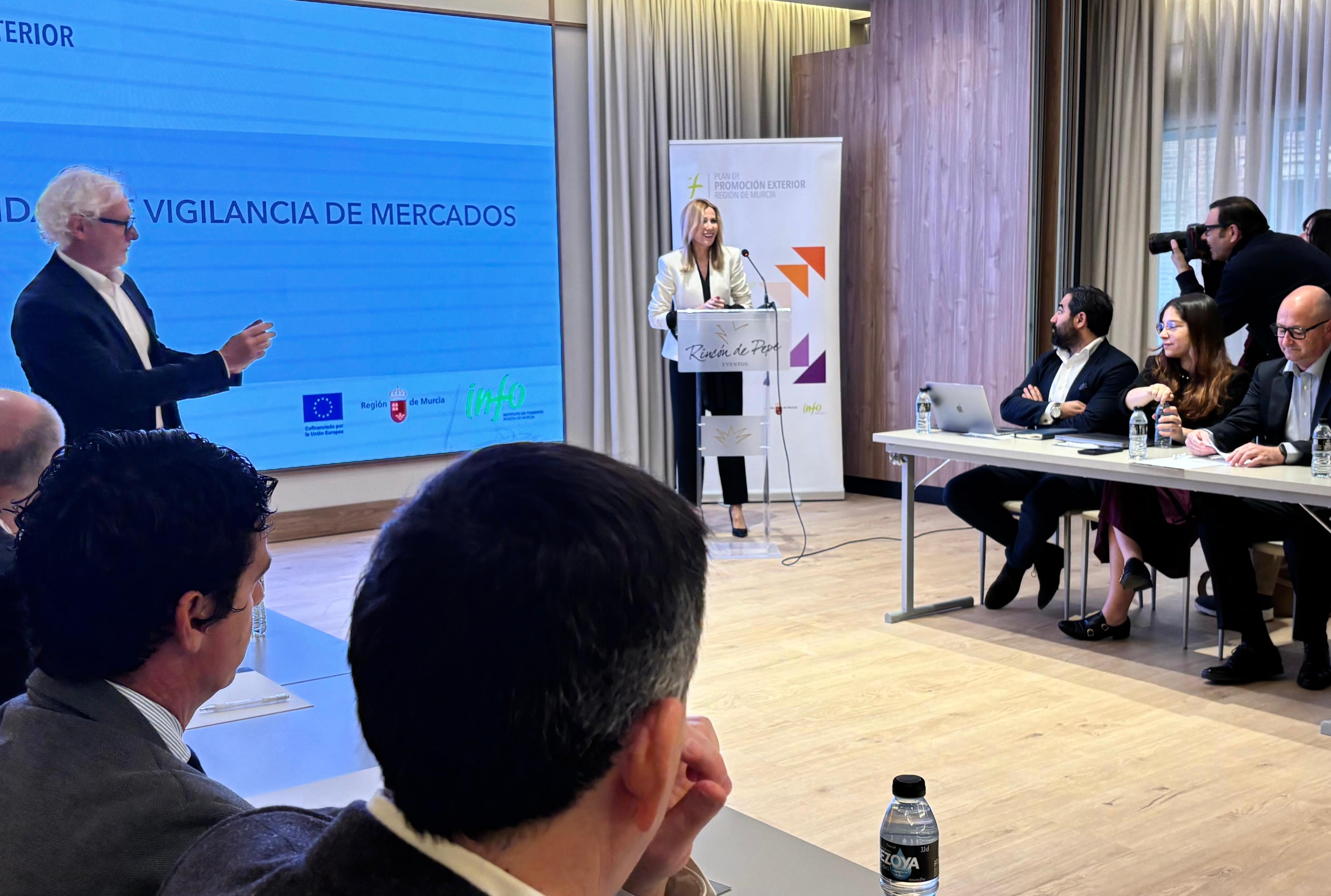 La consejera de Empresa, Empleo y Economía Social, Marisa López Aragón, durante la presentación del estudio de dependencia económica exterior