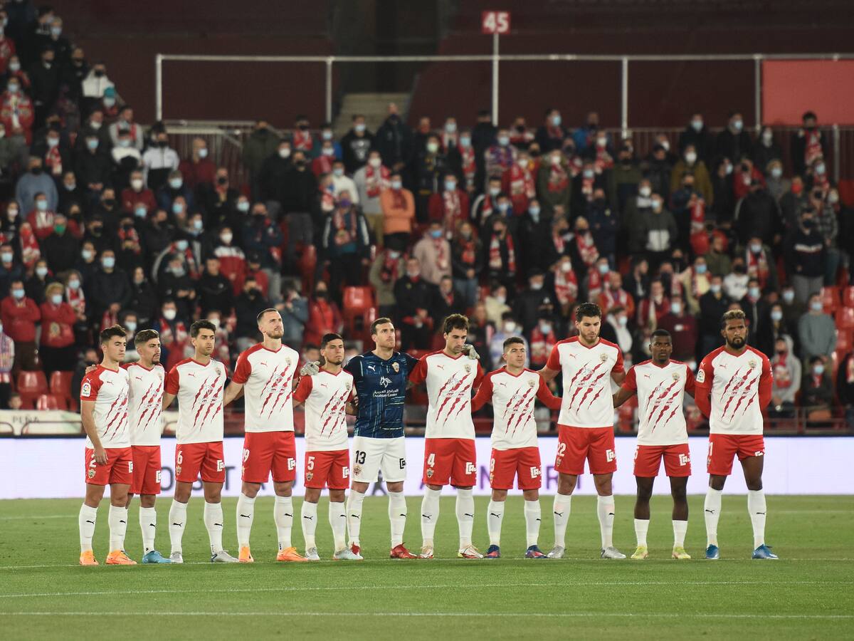 El vestuario se dirige a la afición