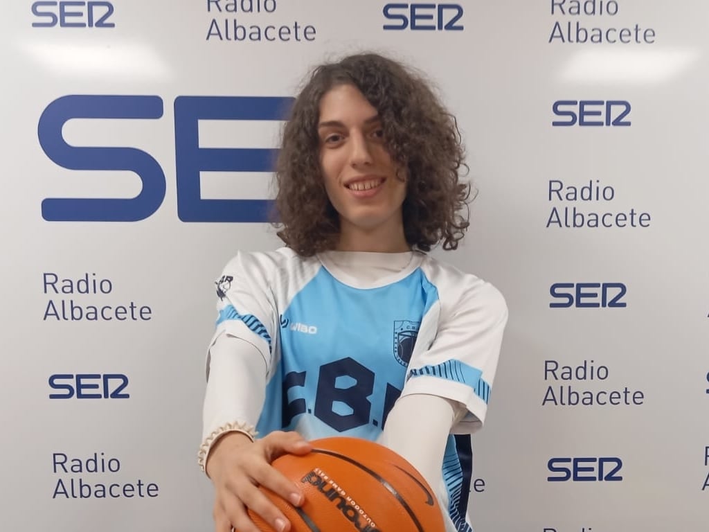 Aura Pacheco posa en Radio Albacete