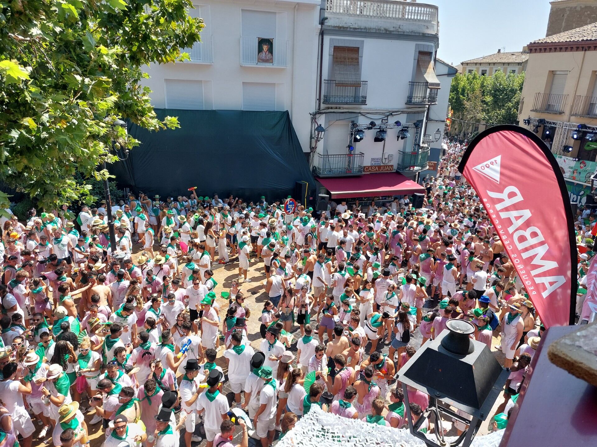 Zona de bares de ocio de la Plaza de Los Fueros durante las pasadas fiestas de San Lorenzo