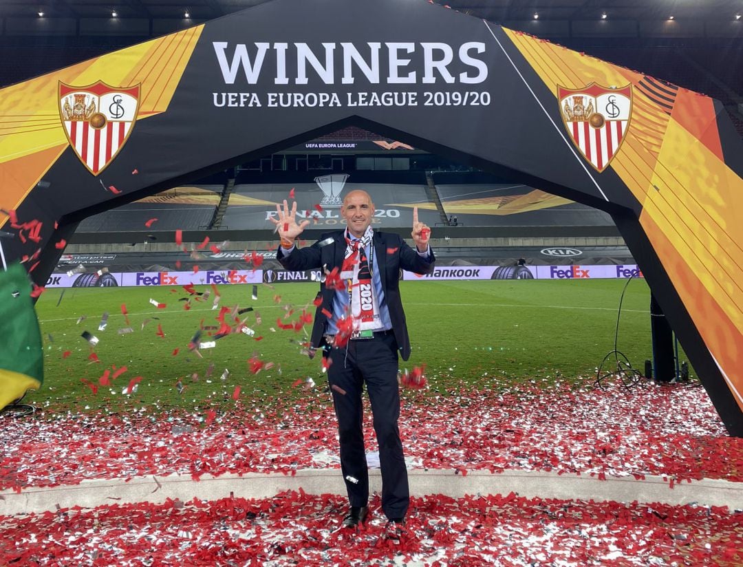 Monchi celebrando la sexta Europa League lograda por el Sevilla FC