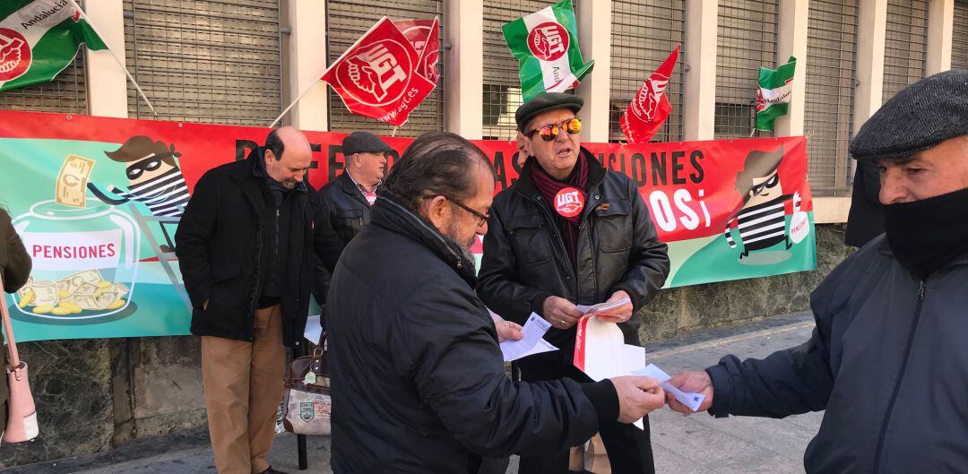 Concentración en Jaén para pedir mejoras en las pensiones.