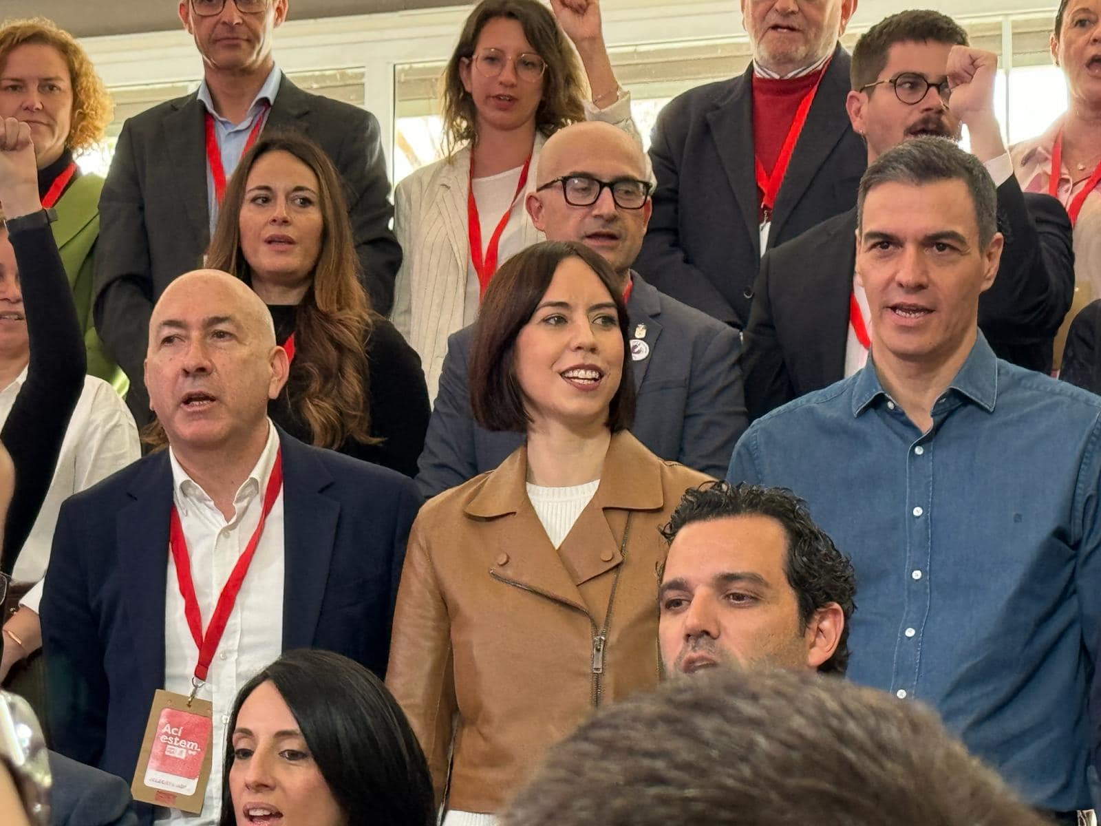 El ilicitano Alejandro Soler con Diana Morant y Pedro Sánchez en el cierre del congreso extraordinario