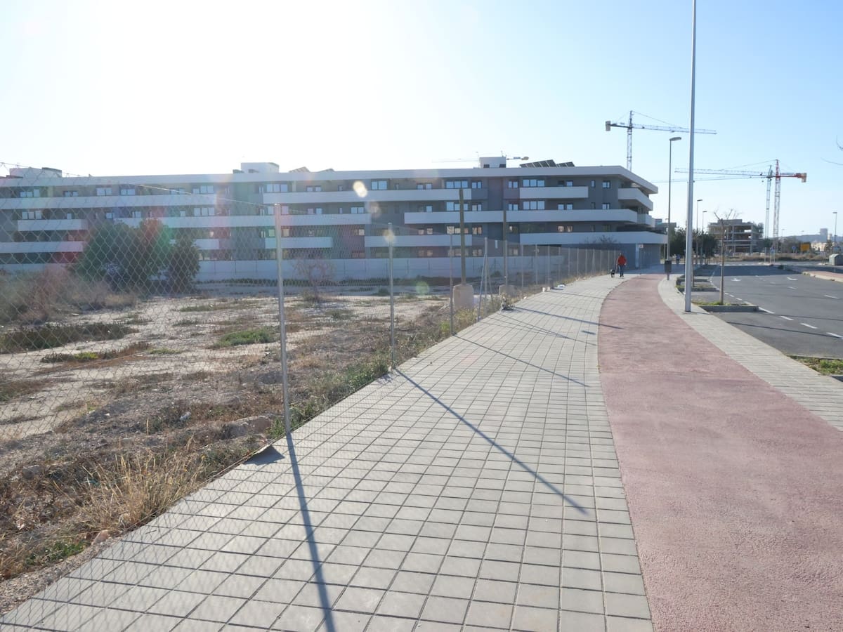 Sant Joan detecta la comercialización irregular de VPP en Nou Nazareth y paraliza el contrato de adjudicación