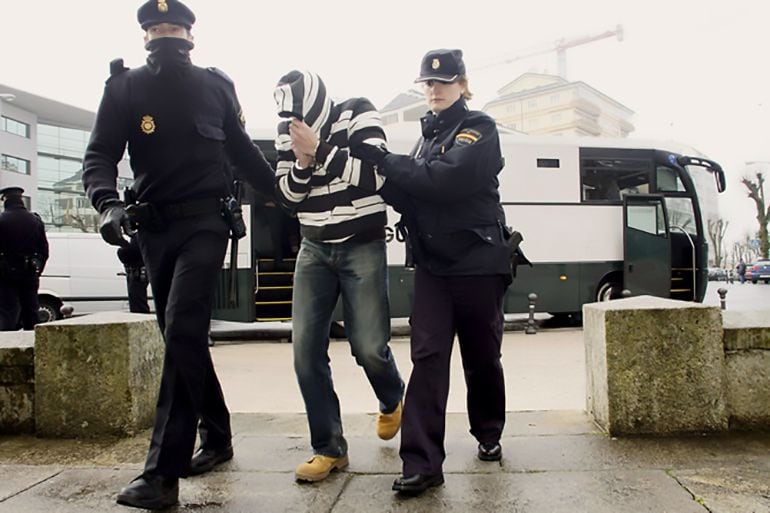 Un detenido en el marco de la Operación Carioca llegando en su día al juzgado de Lugo