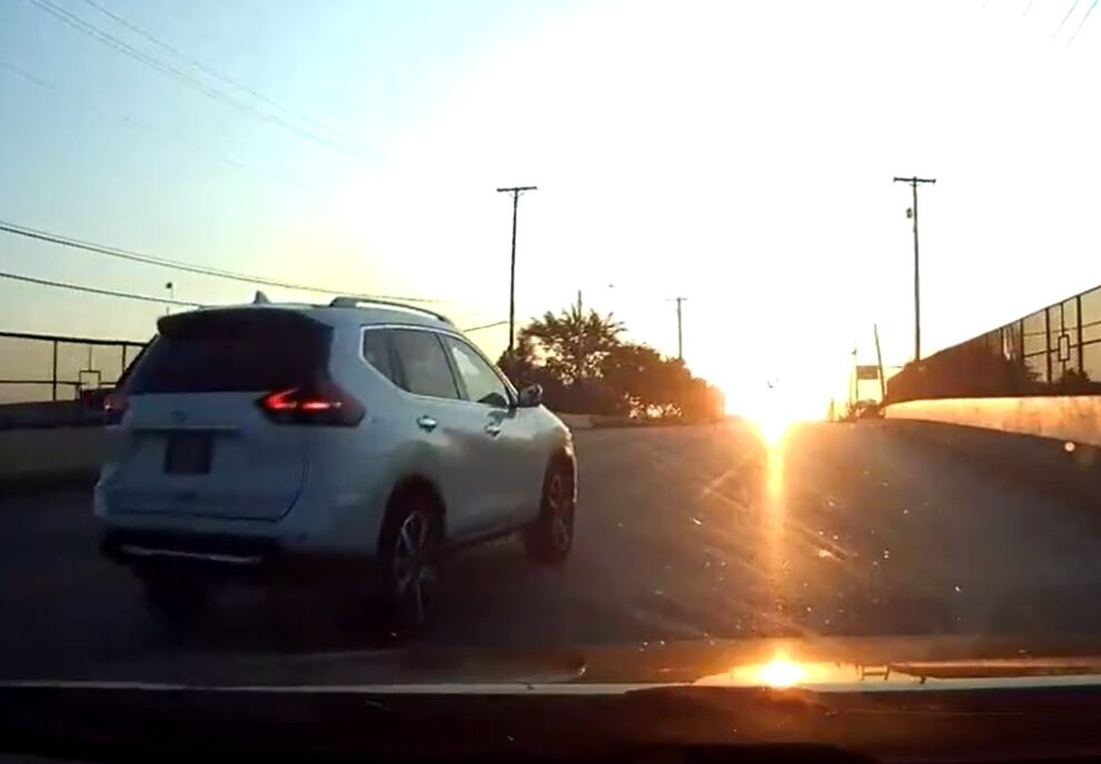 Una menor de ocho años roba el coche de sus padres para ir a hacer unas compras