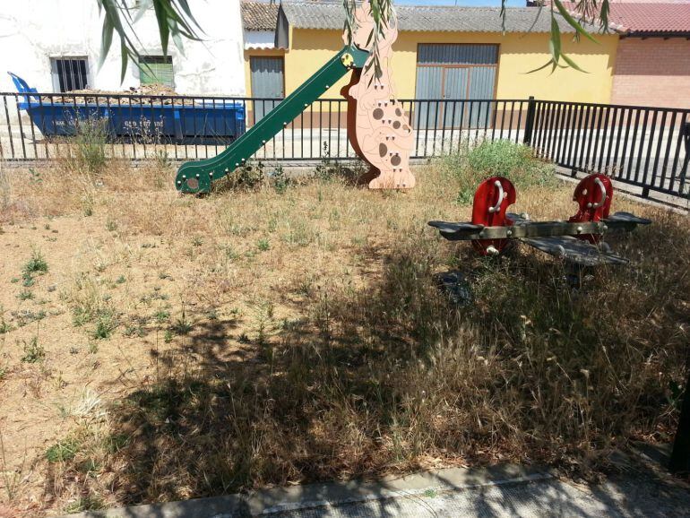 Aspecto del parque infantil de Santillana de Campos