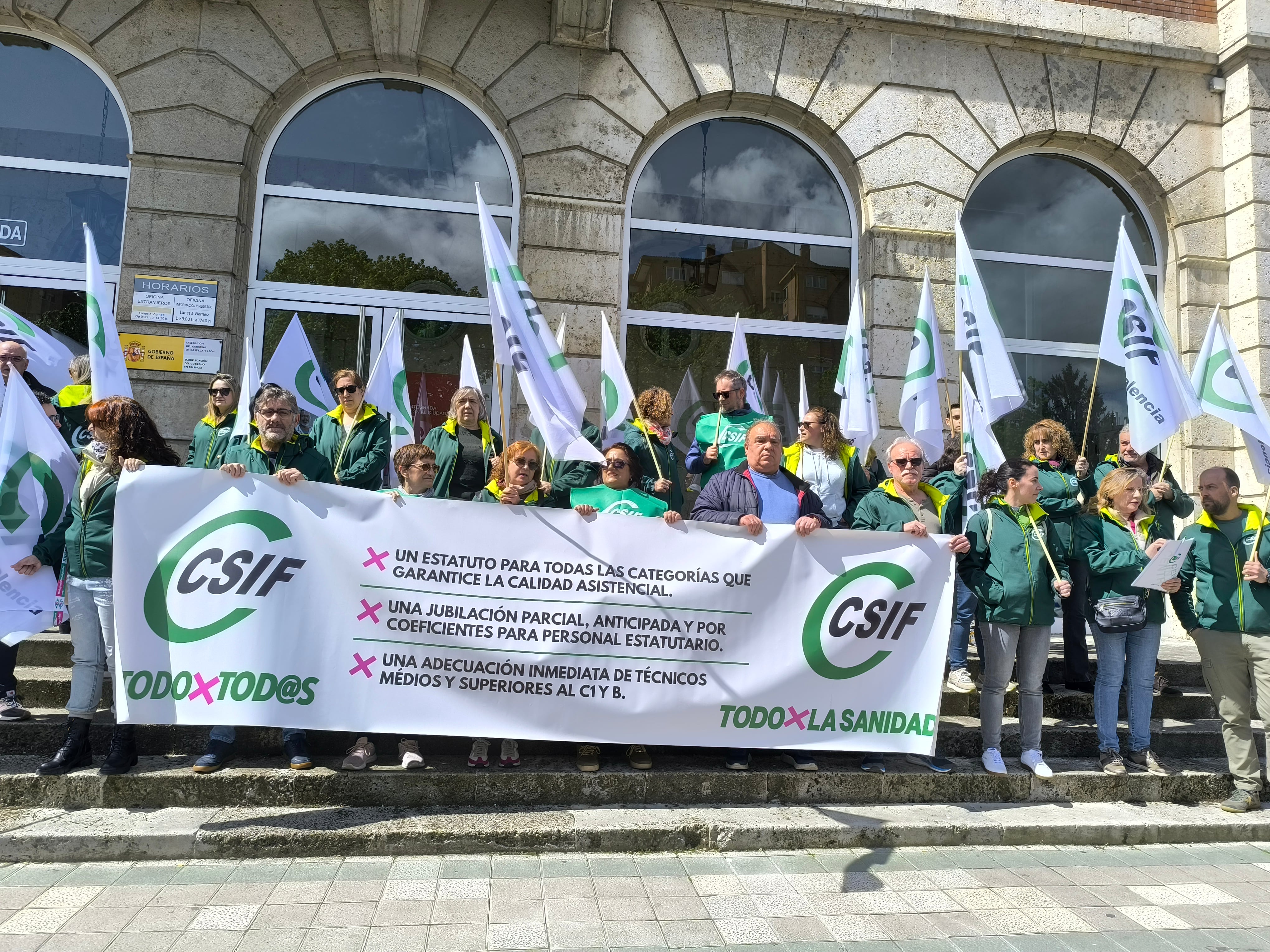 Concentración de la sección de Sanida de CSIF Palencia ante la subdelegación del Gobierno