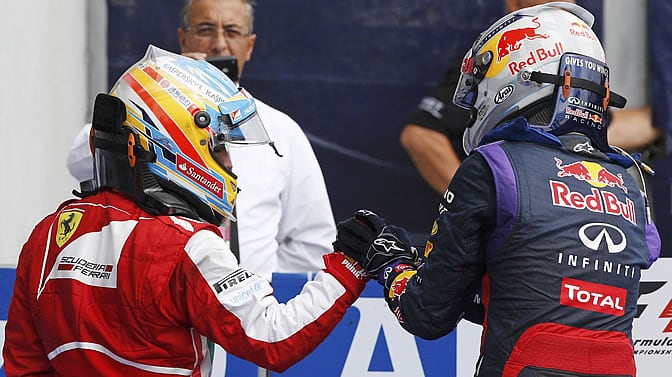 Fernando Alonso felicita a Vettel por su victoria en Monza