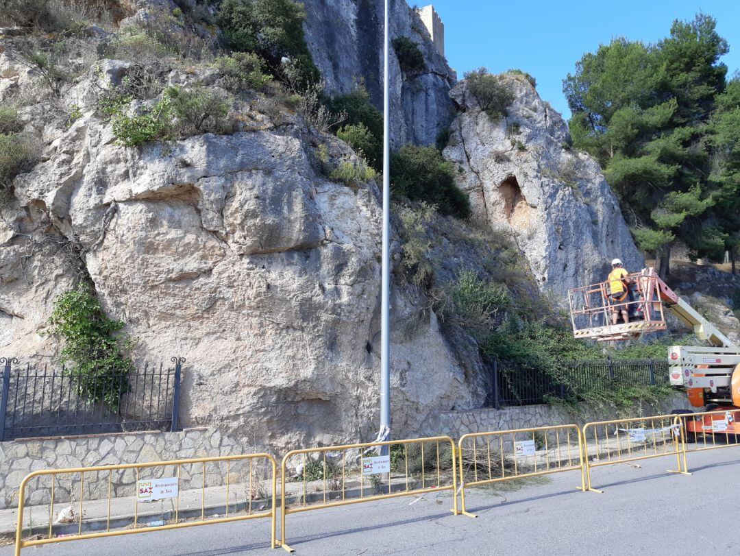 Trabajos de consolidación de la peña del Castillo de Sax 