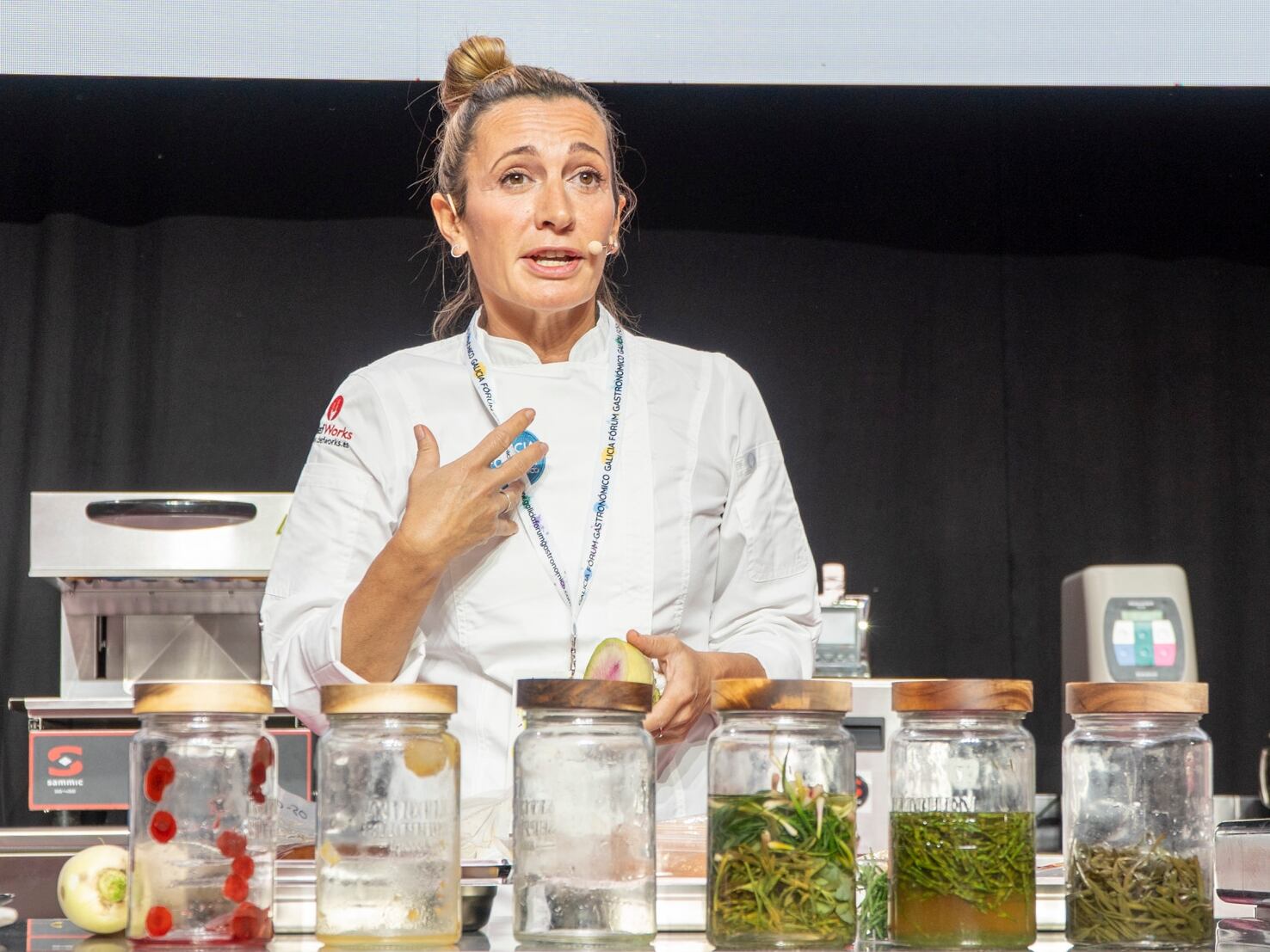 Begoña Rodrigo y sus verduras encurtidas.