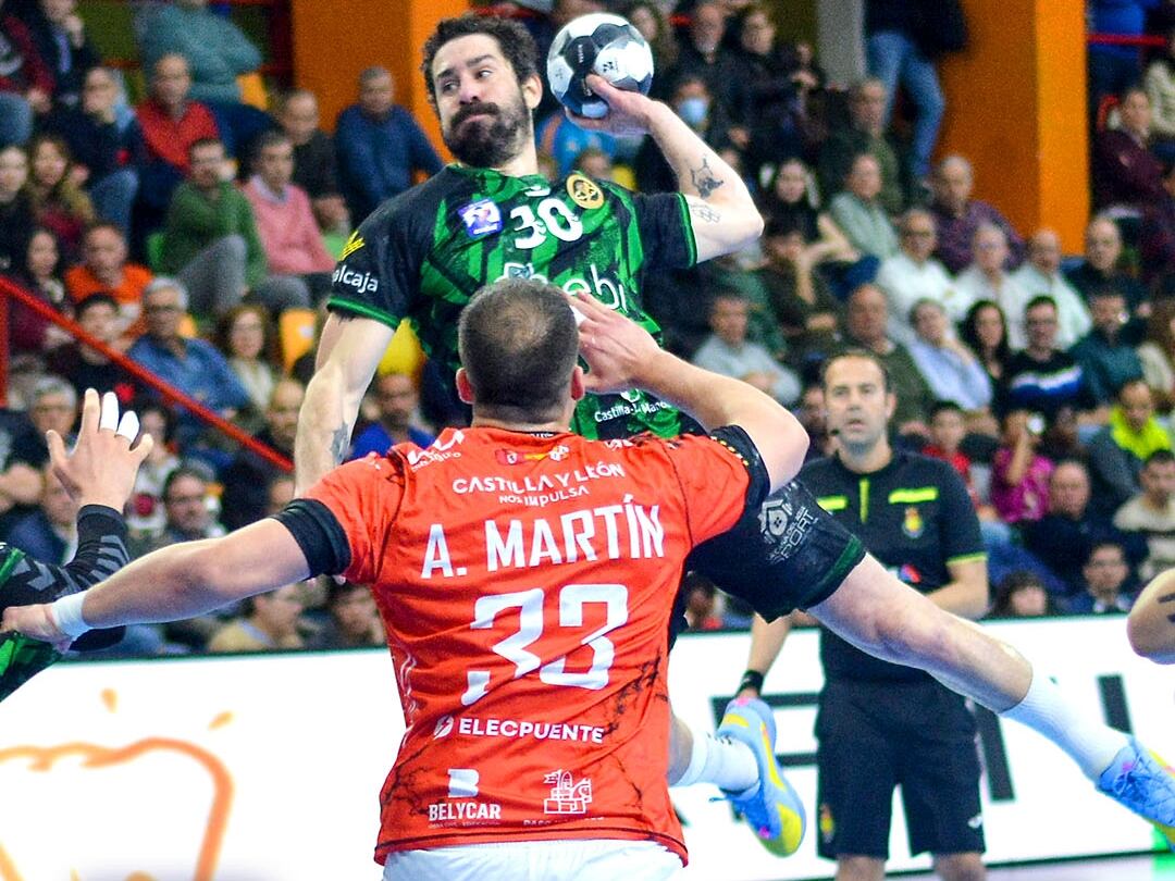 Primera derrota de Luis Puertas al frente del equipo.