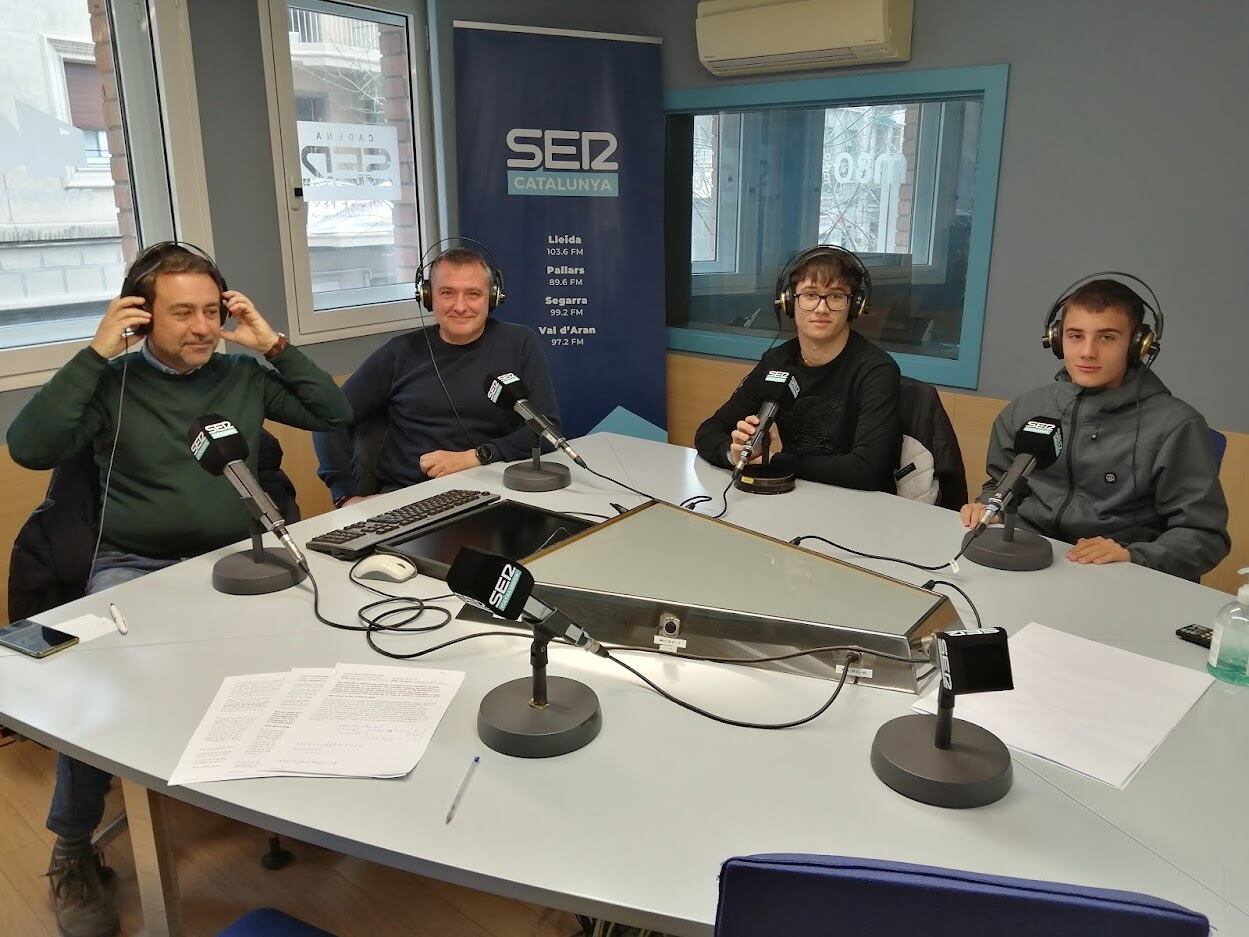 Directors del Josep Lladonosa i Manuel de Montsuar i alumnes d'aquests centres, a Ràdio Lleida parlant de prevenció del bullying.