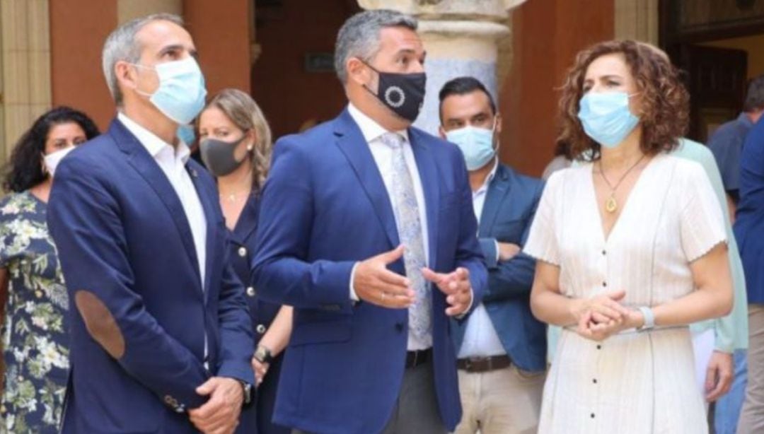 Visita de la ministra de Hacienda, María Jesús Montero, al Ayuntamiento de Rota el verano pasado