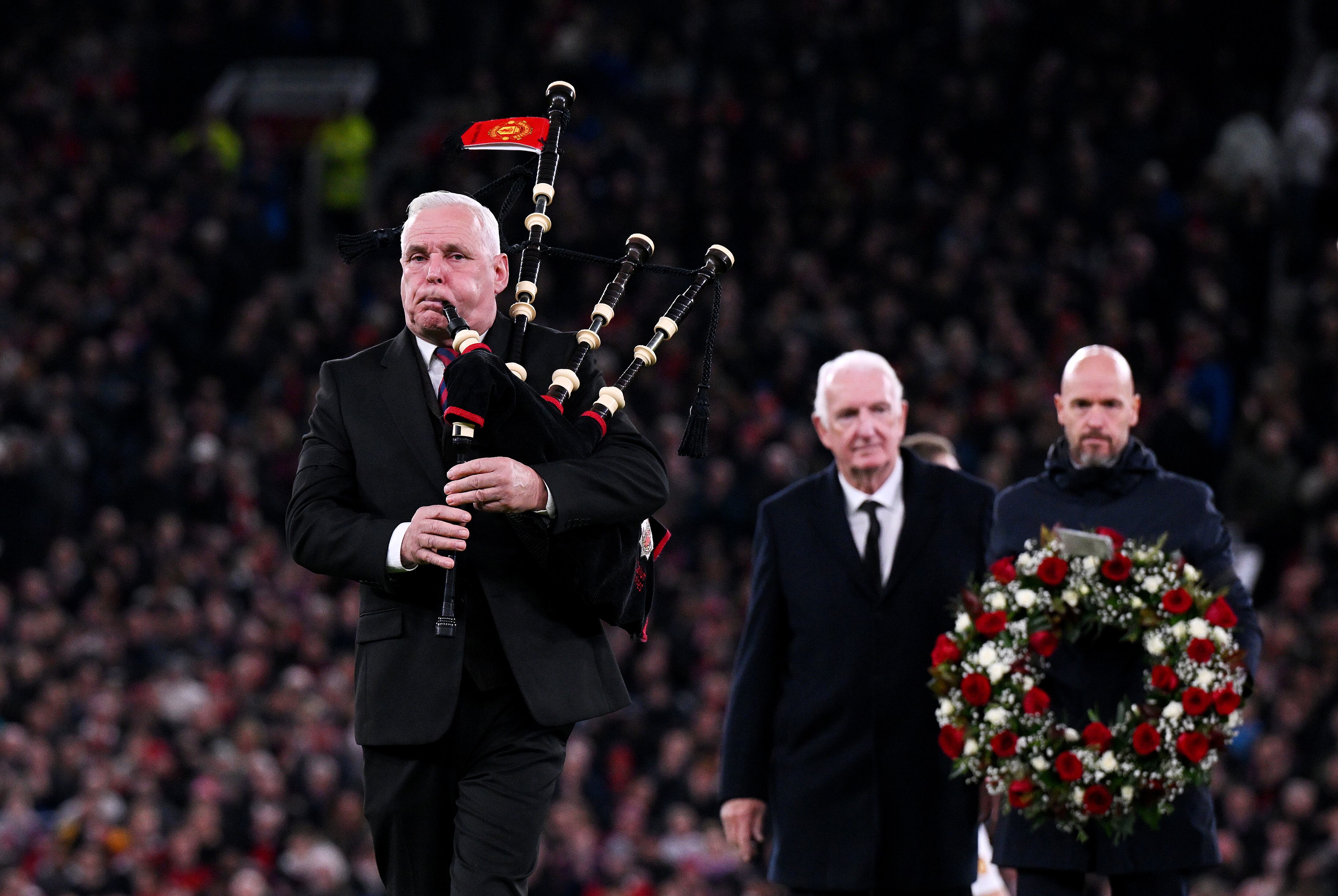 El homenaje del Manchester United a Bobby Charlton en Old Trafford. (Photo by Michael Regan - UEFA/UEFA via Getty Images)