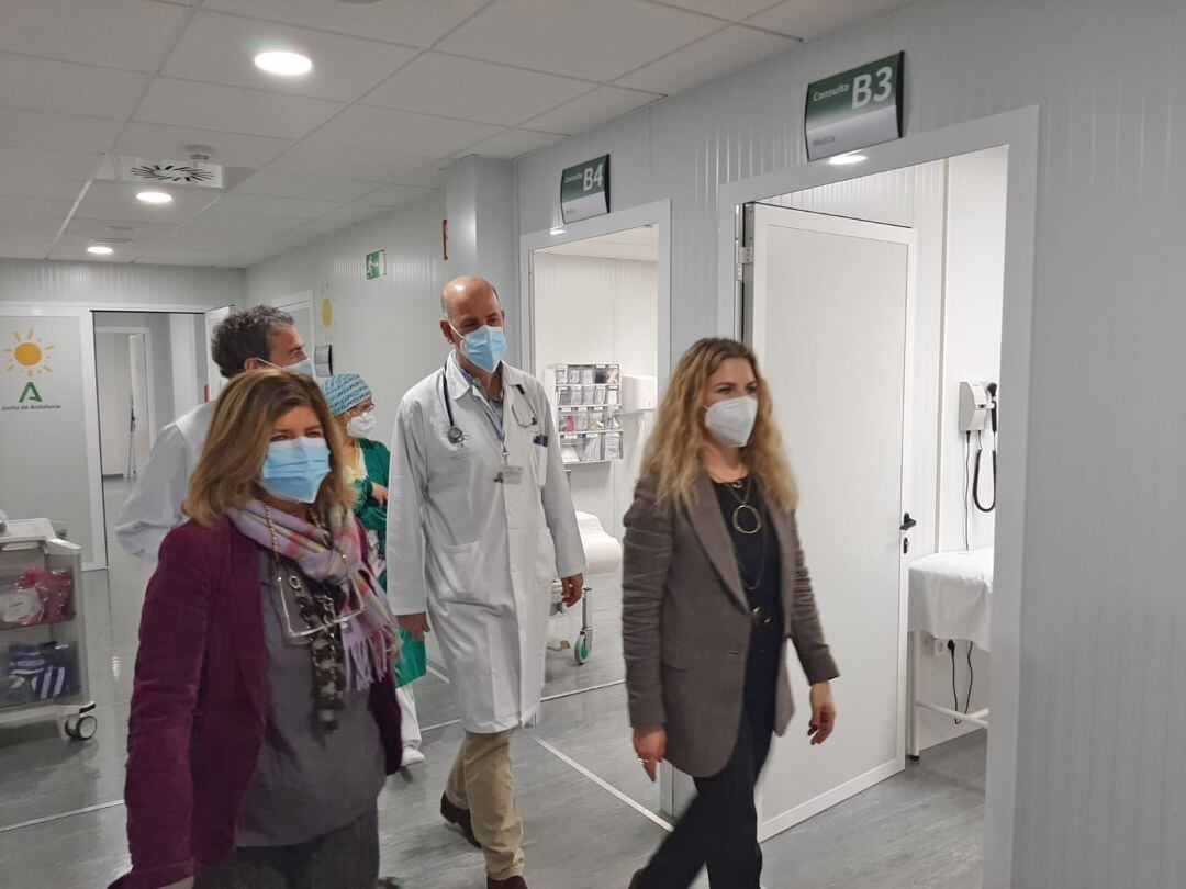 La delegada de la Junta en Cádiz, Ana Mestre, visita la ampliación de las urgencias materno infantil del hospital de Jerez