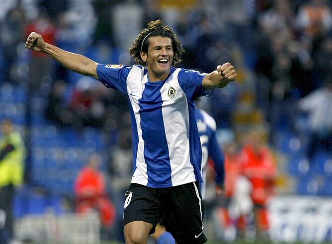 El delantero paraguayo del Hércules, Nelson Valdez, celebra el primer gol de su equipo frente al Levante