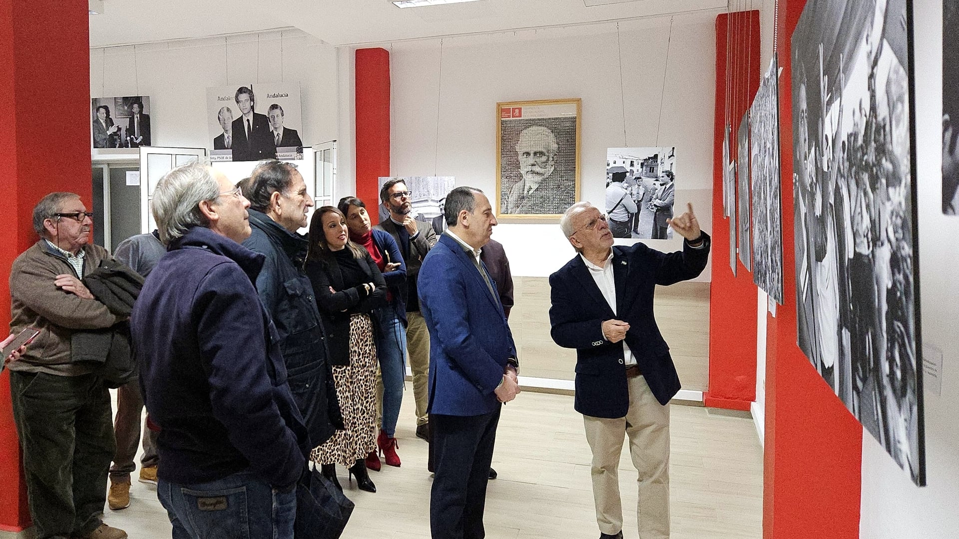 Inauguración de la exposición «Valió la pena» en la sede del PSOE de Antequera