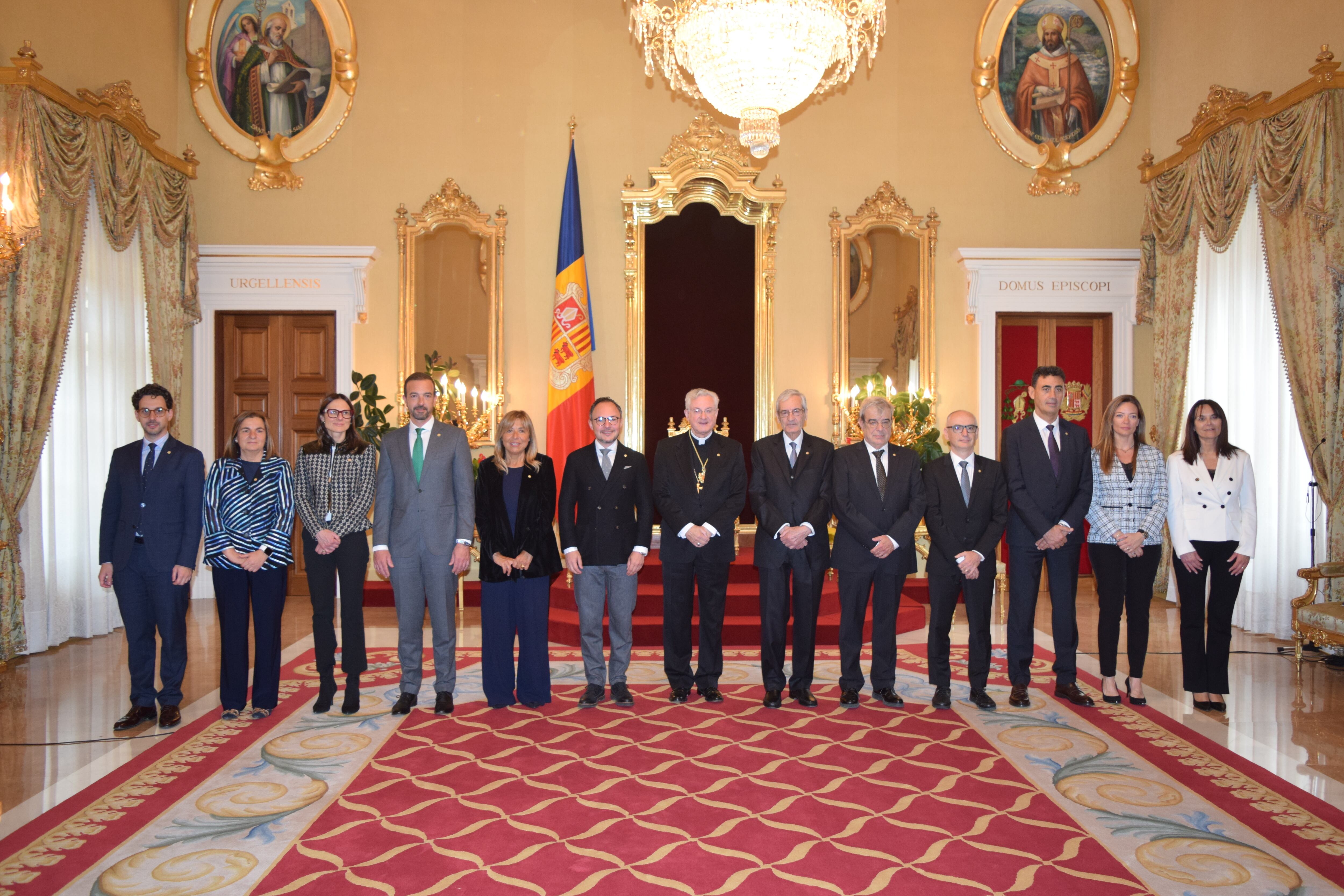 Joan Enric Vives ha rebut el cap de Govern, Xavier Espot, i a la majoria de ministres que formen el nou executiu