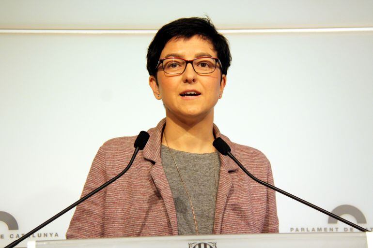 Eva Granados, portaveu del PSC al Parlament, diu que el Govern s'ha de fer seves les resolucions que van sortir del ple de la pobresa