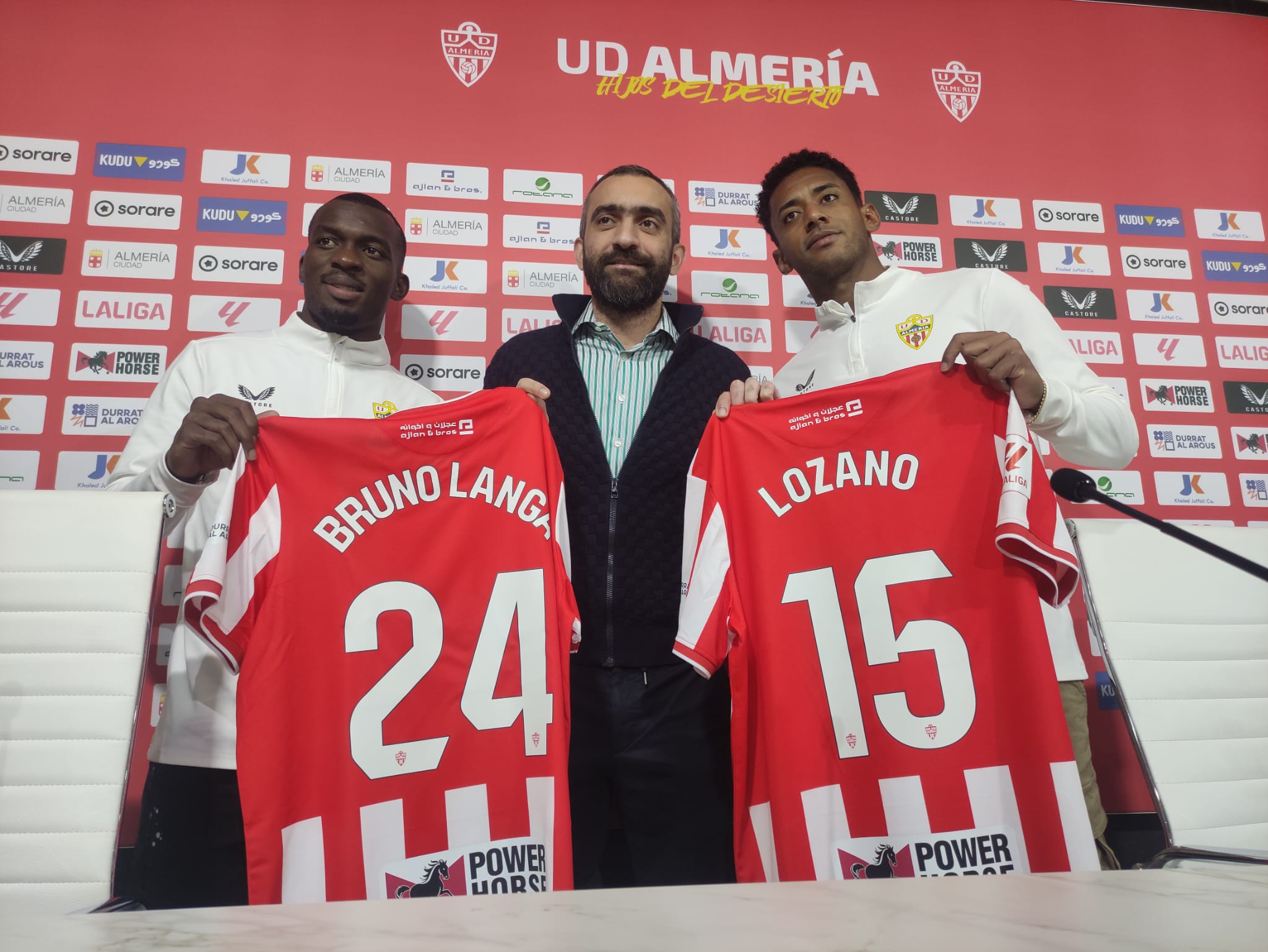 Los dos nuevos jugadores del Almería.