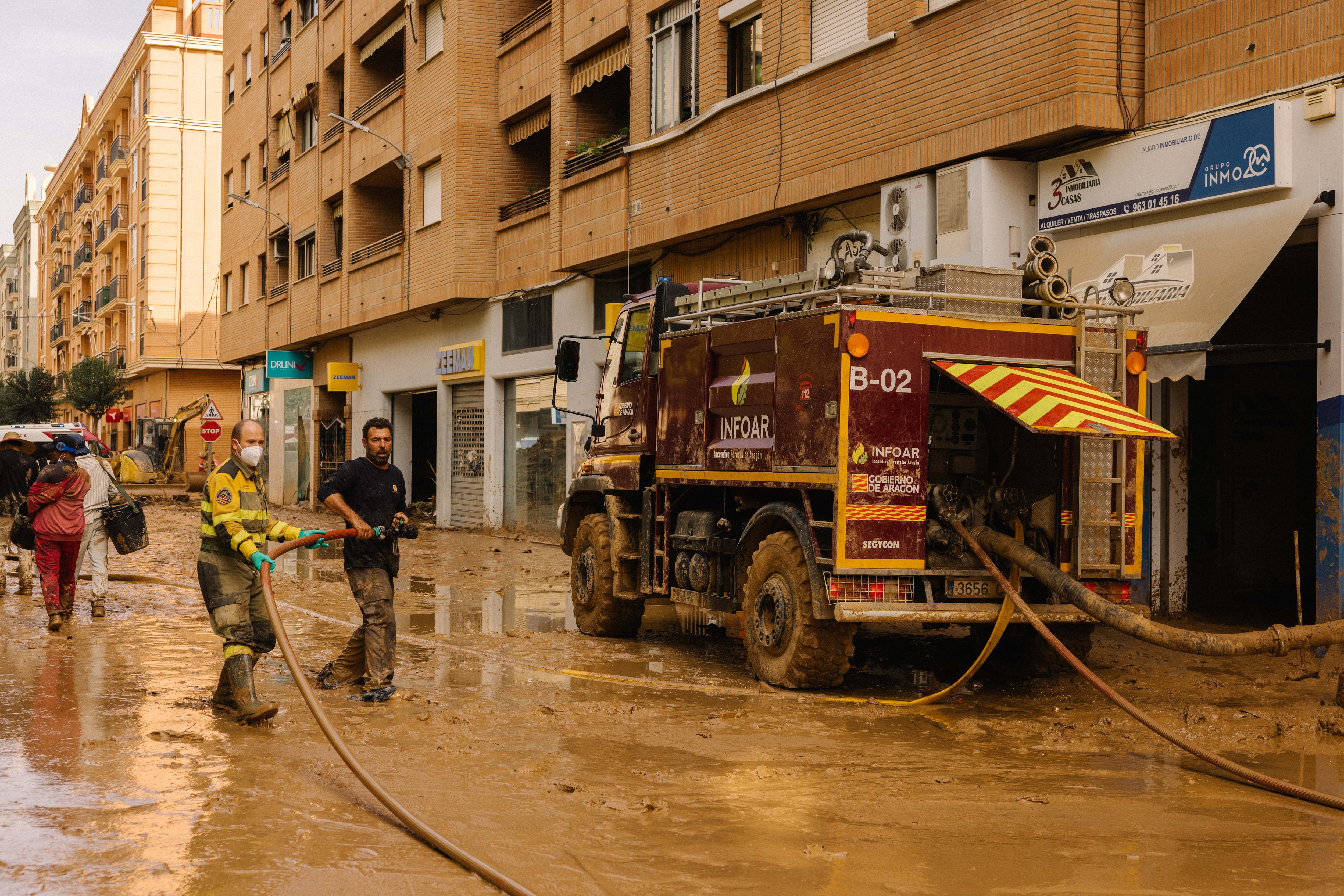 Trabajos del operativo aragonés en Catarroja