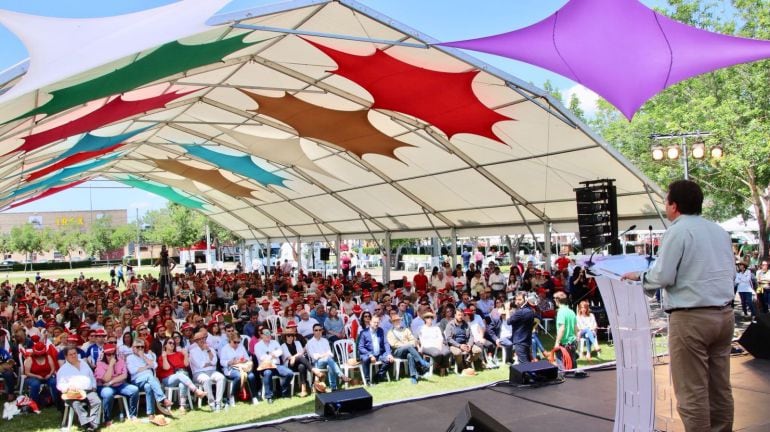 Fernández Vara interviene en el acto del Día de la rosa del PSOE en Puebla de la Calzada.