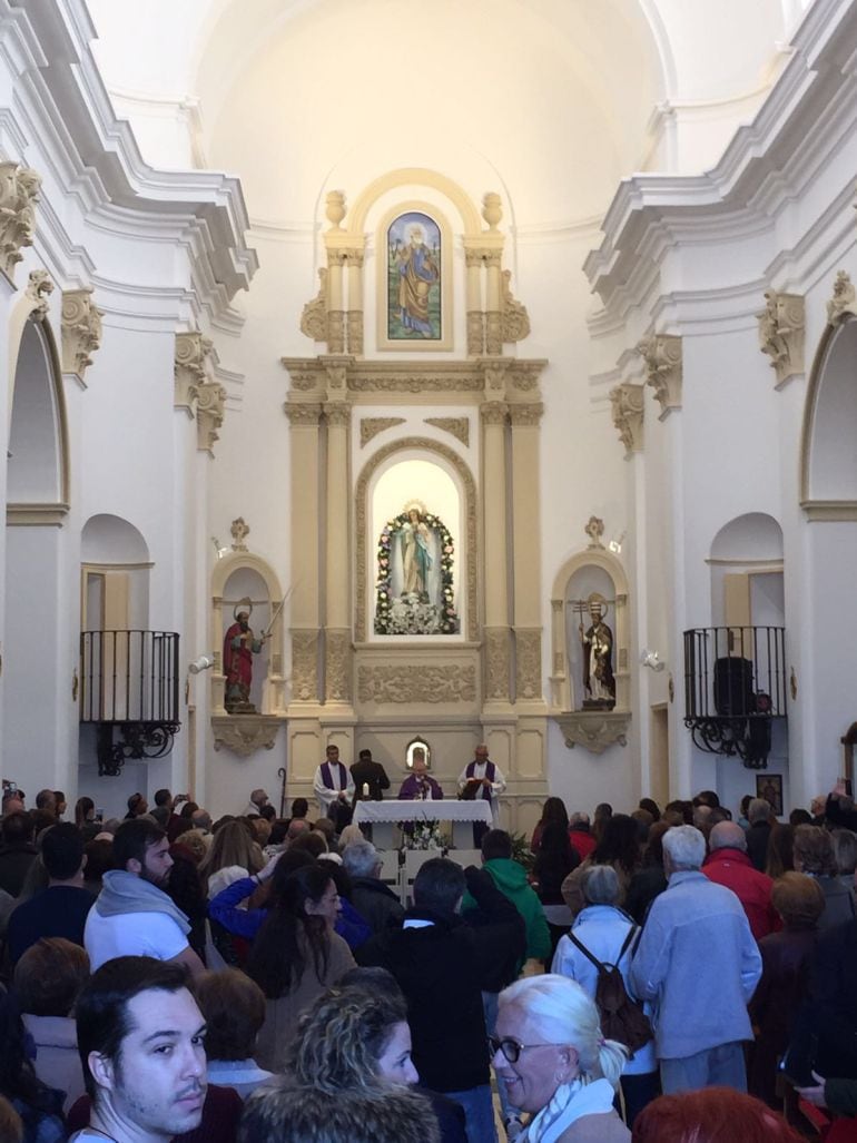 El obispo ha inaugurado la remodelación de la iglesia de Tabarca