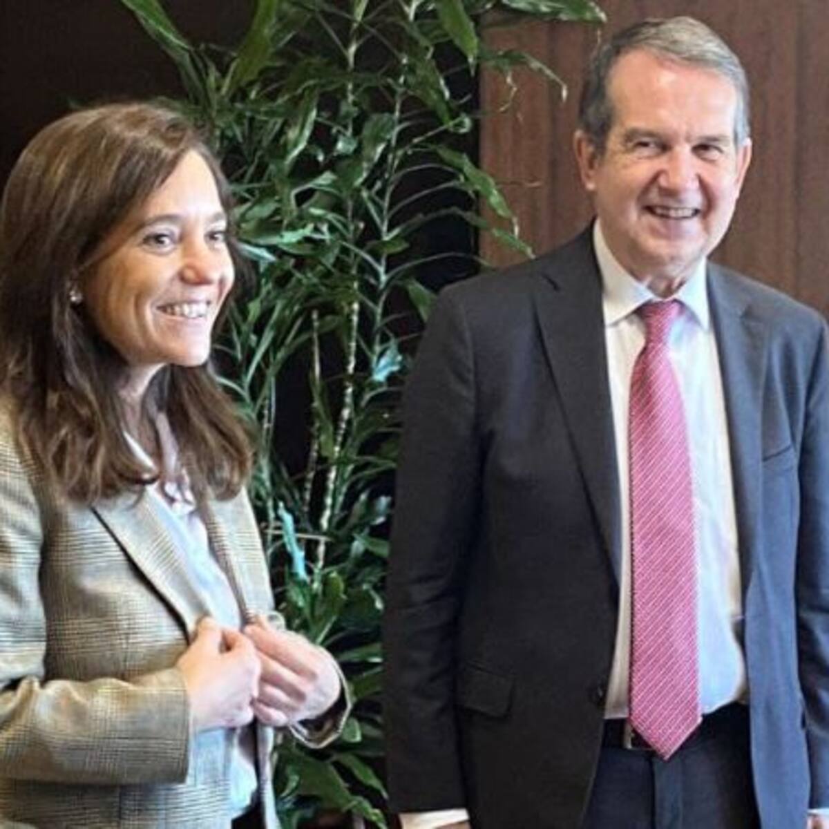 Los socialistas Inés Rey y Abel Caballero proclaman una alianza de A Coruña y Vigo frente a la Xunta