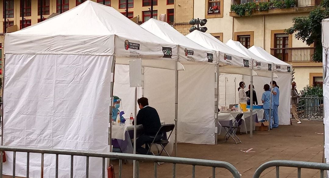 Archivo - Carpas donde se realizan los test PCR en Ordizia (Gipuzkoa).